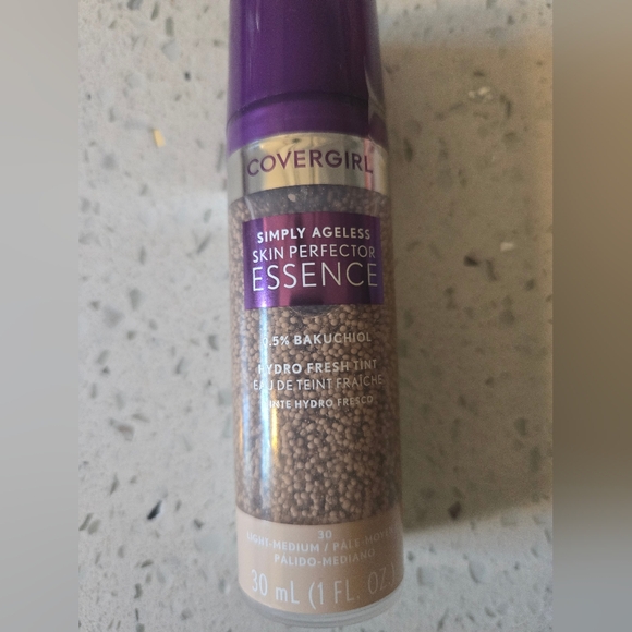 COVERGIRL Simply Ageless Skin Perfector Essence - New - Picture 1 of 5